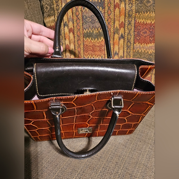 Dooney & Bourke Croc Embossed Learher Janine Handbag strap EUC - Picture 14 of 16